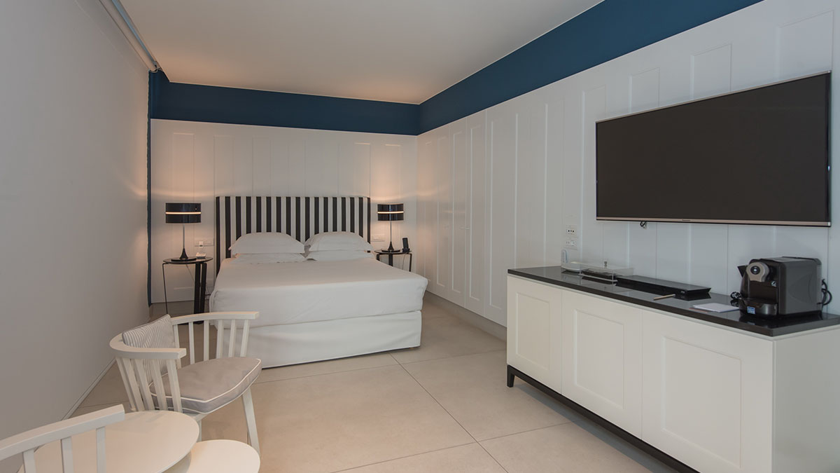 1Bedroom Junior Suite with Private Heated Pool & Massage Room